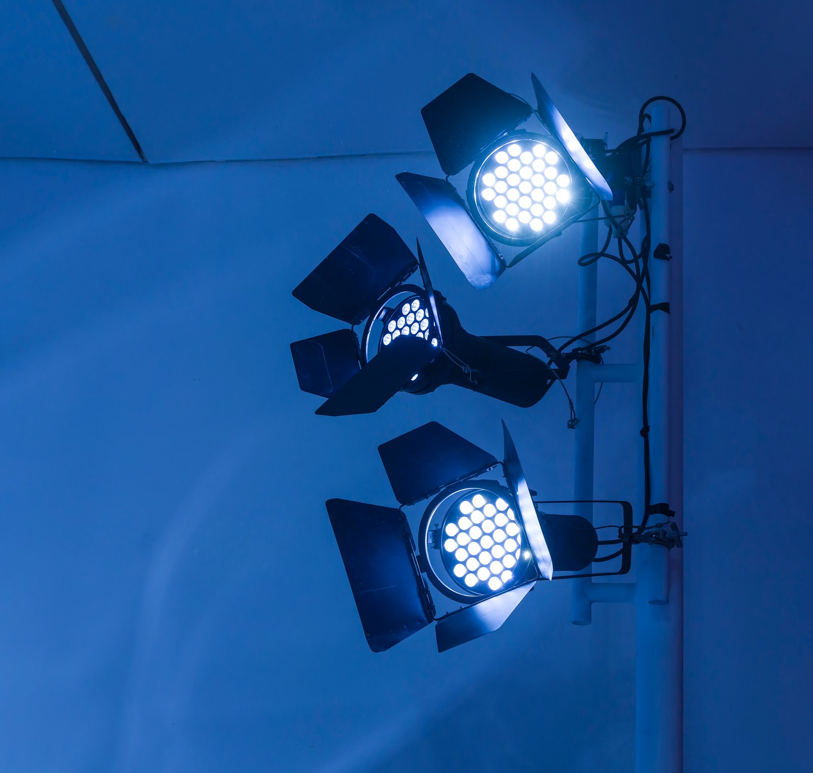 How to Build a $40 DIY Lightbox That Shoots Like a $400 Studio Setup