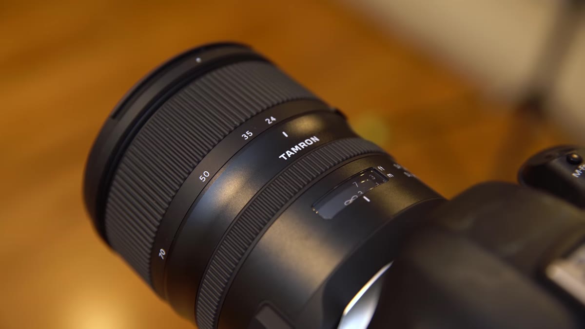Lens stabilization disabled, autofocus locked before rotation begins