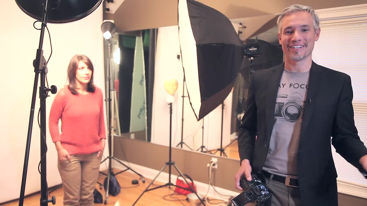 Tony adjusting background light power independently of subject lights