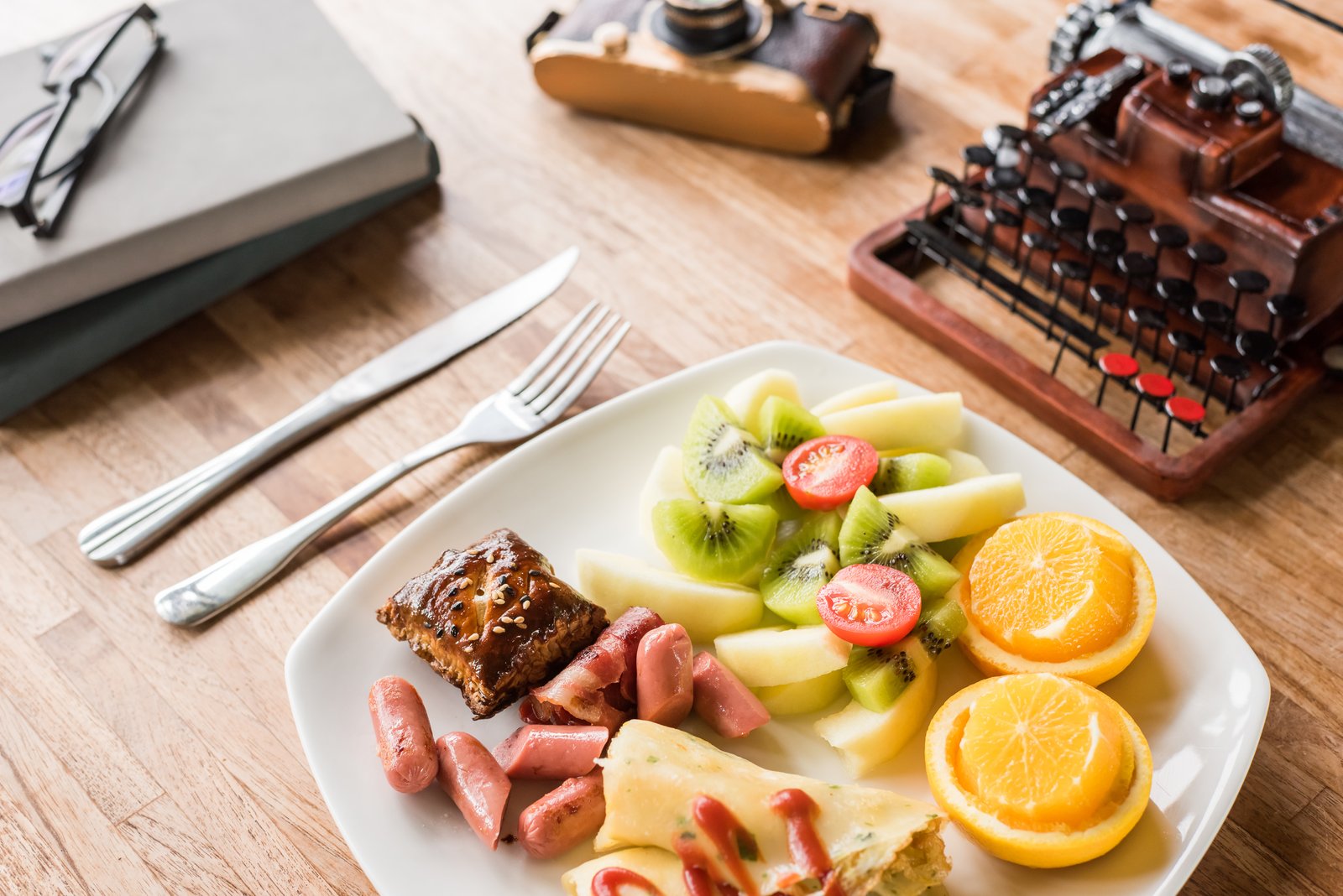 Why Your Food Looks Flat on Camera (And the Lighting Fix That Changes Everything)