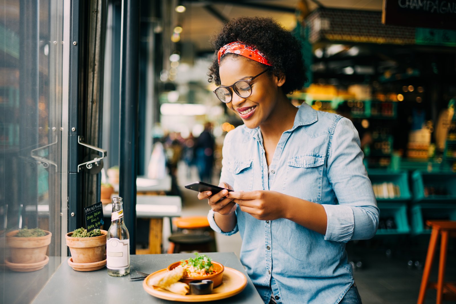 Why Your Food Photos Look Flat (And the Three-Light Fix That Changes Everything)