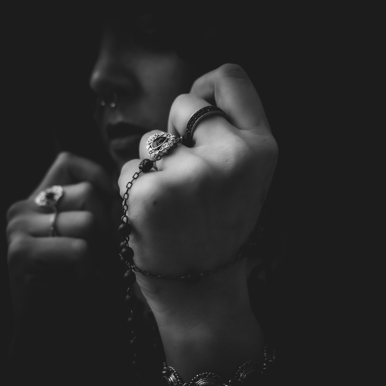 Why Your Jewelry Photos Look Dull (And the Lighting Fix That Actually Works)