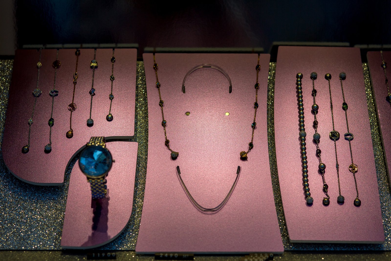 Why Your Jewelry Photos Look Dull (And the Lighting Fix That Changes Everything)